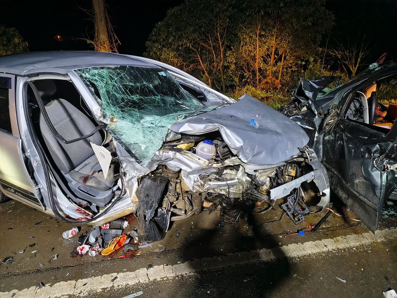 Colisão frontal entre dois carros deixa seis vítimas na SC-355 em Videira