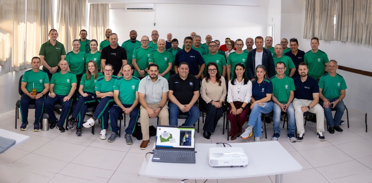 Chapecó capacita 37 monitores das Escolas Cívicas de Inovação e Tecnologia