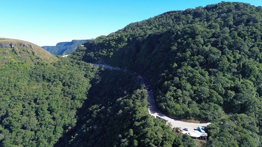 Serra do Faxinal retoma trânsito para veículos leves em sistema Pare e Siga