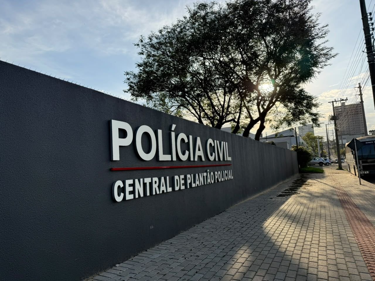 Homem com tornozeleira é preso com cocaína e munições em Chapecó