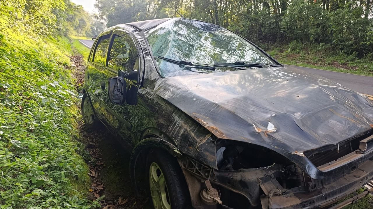 Jovem de 23 anos fica ferida em capotagem na SC-154 em Itá