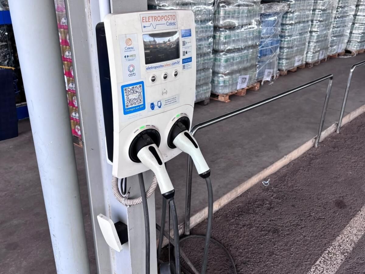 Cinco cidades do Extremo-oeste receberão eletropostos para veículos elétricos em 2023