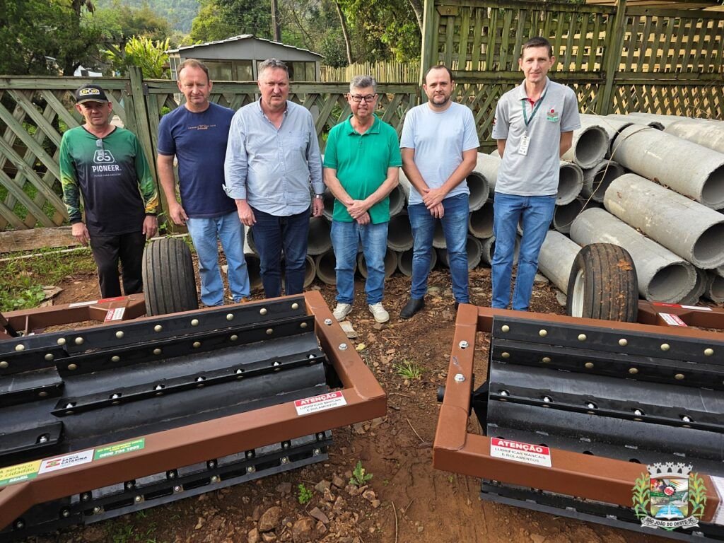 São João do Oeste recebe novos rolos-faca para produtores rurais