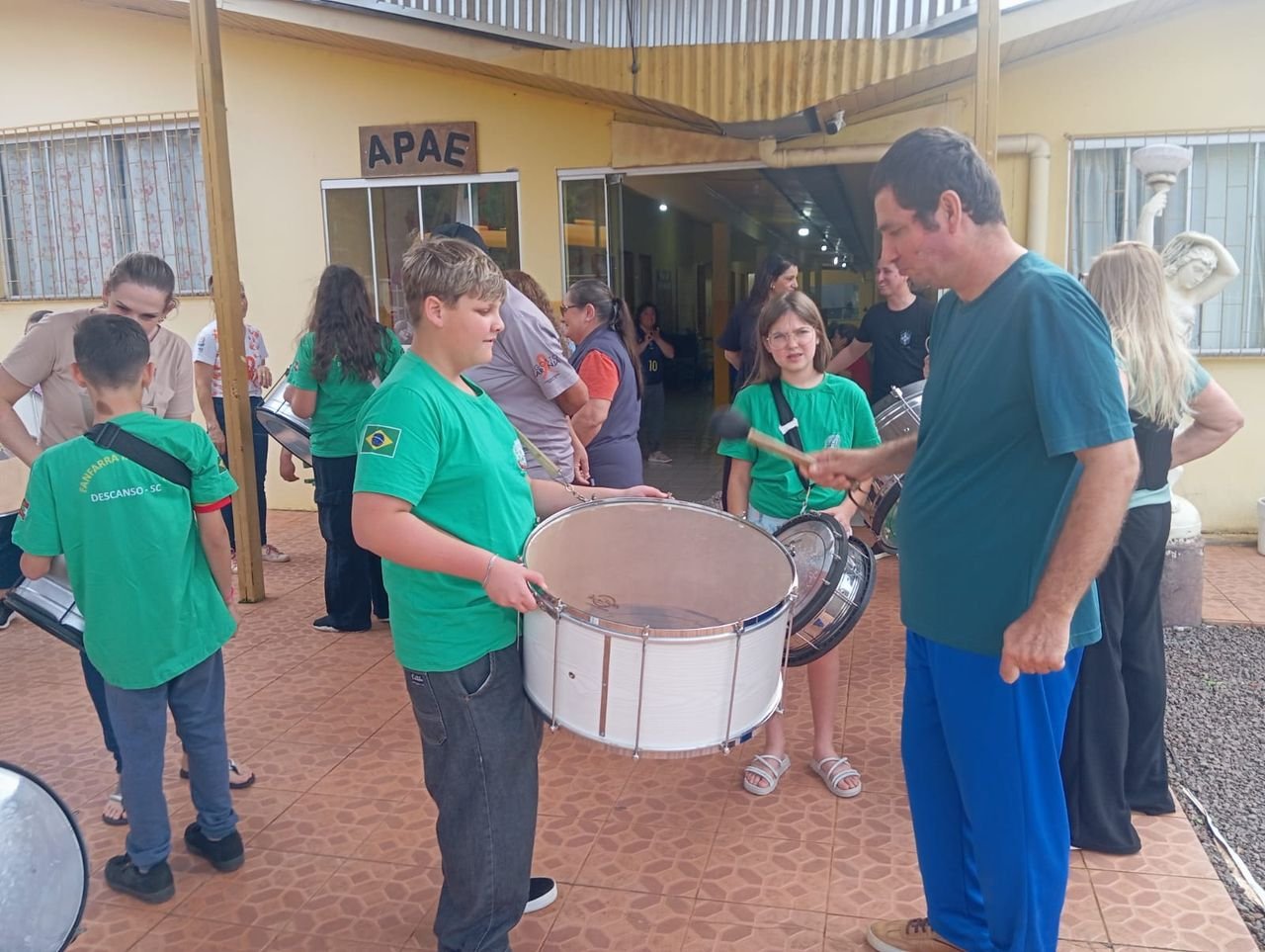 Fanfarra Municipal anuncia Semana da Pátria em escolas de Descanso