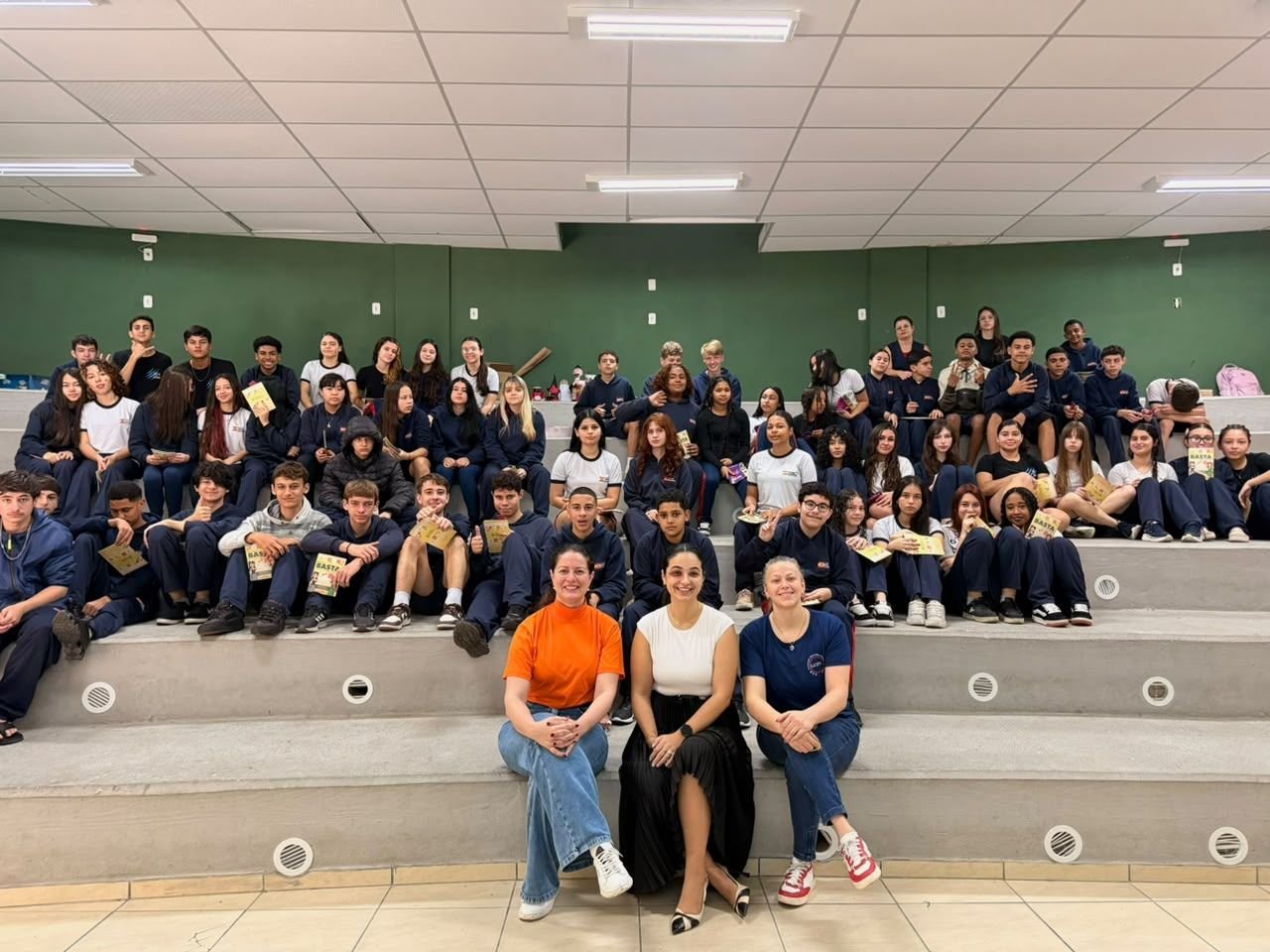 Escola do Legislativo promove palestra sobre violência contra a mulher