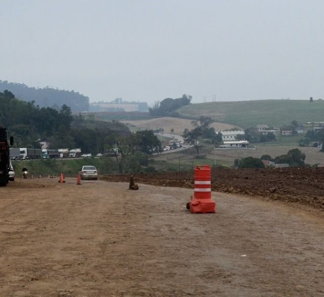 Guaraciaba inicia preparação de via para desvio da BR-163