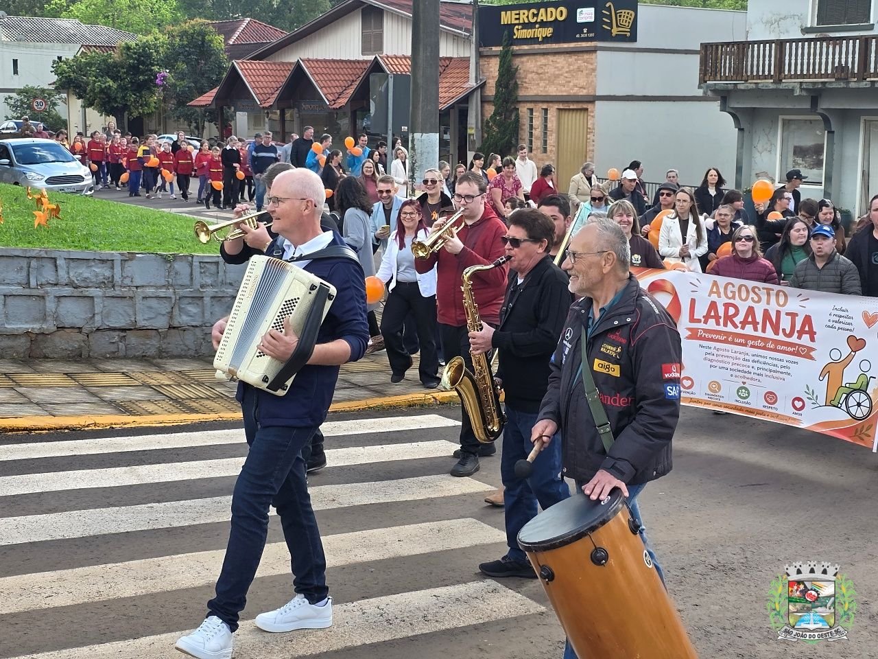 APAE realiza caminhada de conscientização pelo Agosto Laranja em São João do Oeste