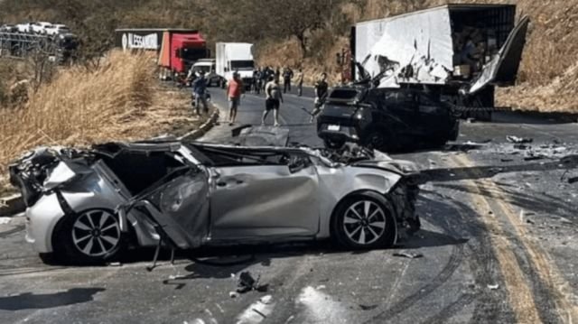 Acidente com quatro carretas na BR-251 deixa um morto e dois feridos