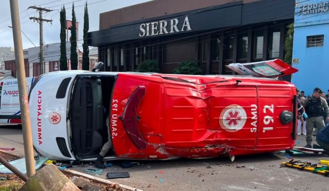Acidente com ambulância do Samu resulta em morte em Passo Fundo
