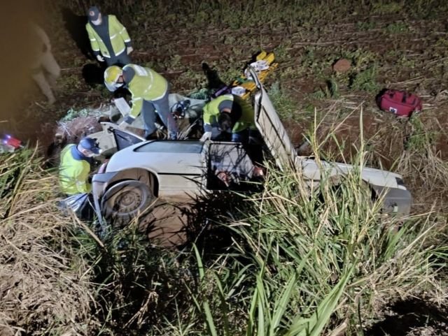 Motorista é resgatado após carro cair em barranco em São João do Oeste
