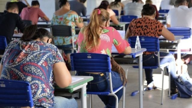 Encceja 2026 é aplicado neste domingo em todo o Brasil; confira horários e o que levar
