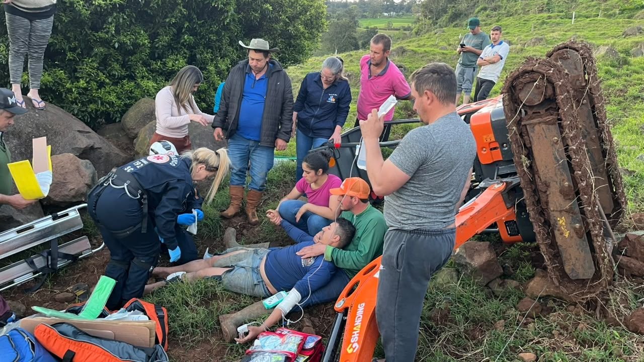 Homem é transportado pelo Saer após acidente com máquina agrícola em Arvoredo