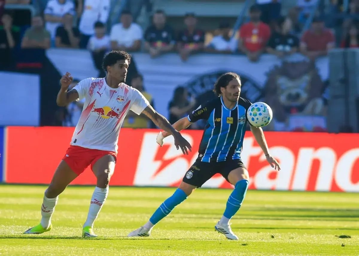 Grêmio é derrotado pelo Bragantino em jogo decidido nos acréscimos