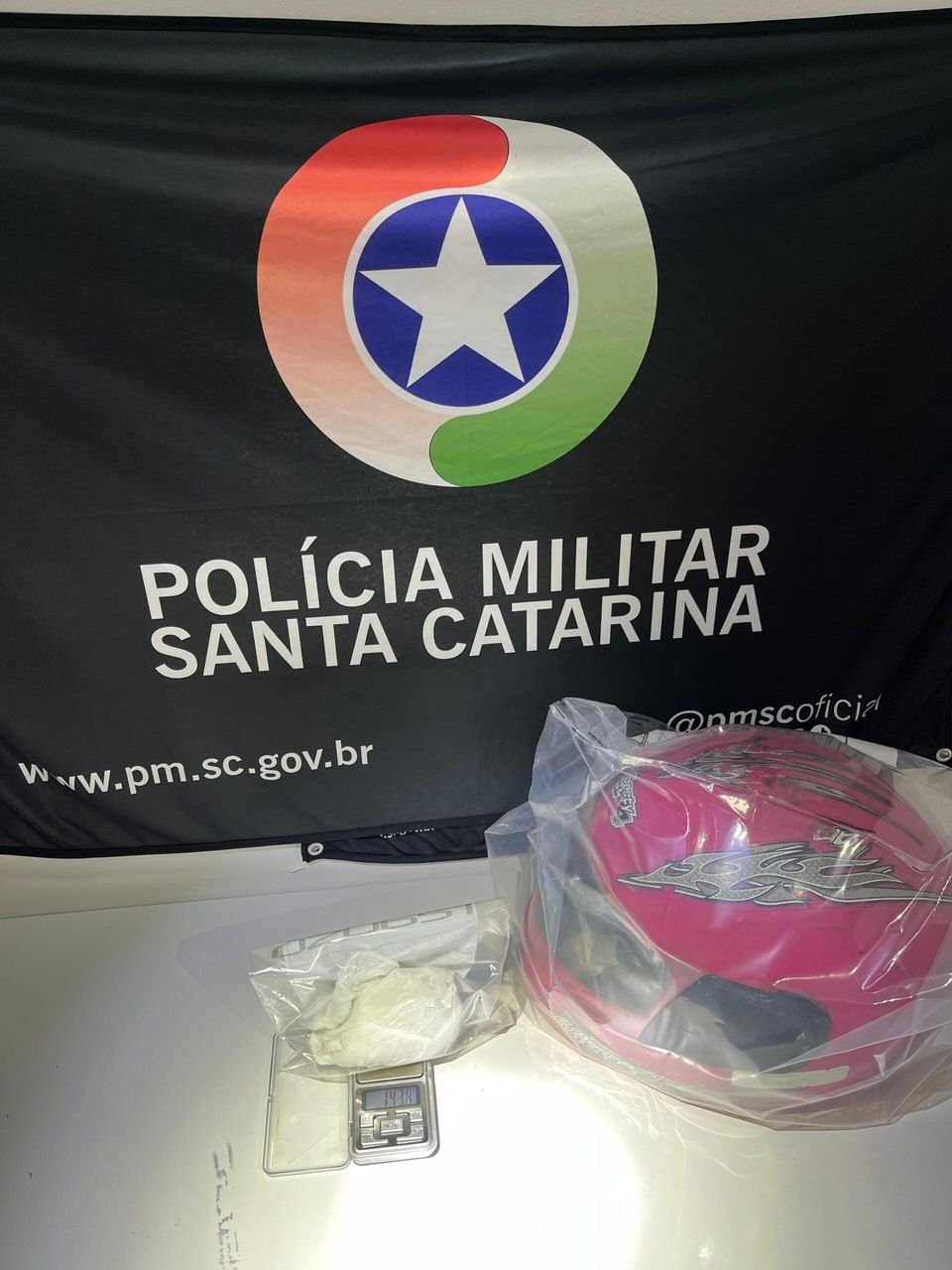 Polícia apreende 143,8 gramas de cocaína em capacete em Lacerdópolis