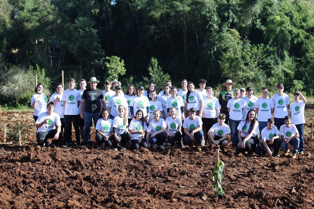 Sicoob São Miguel promove educação ambiental e protagonismo jovem por meio do Projeto Semear
