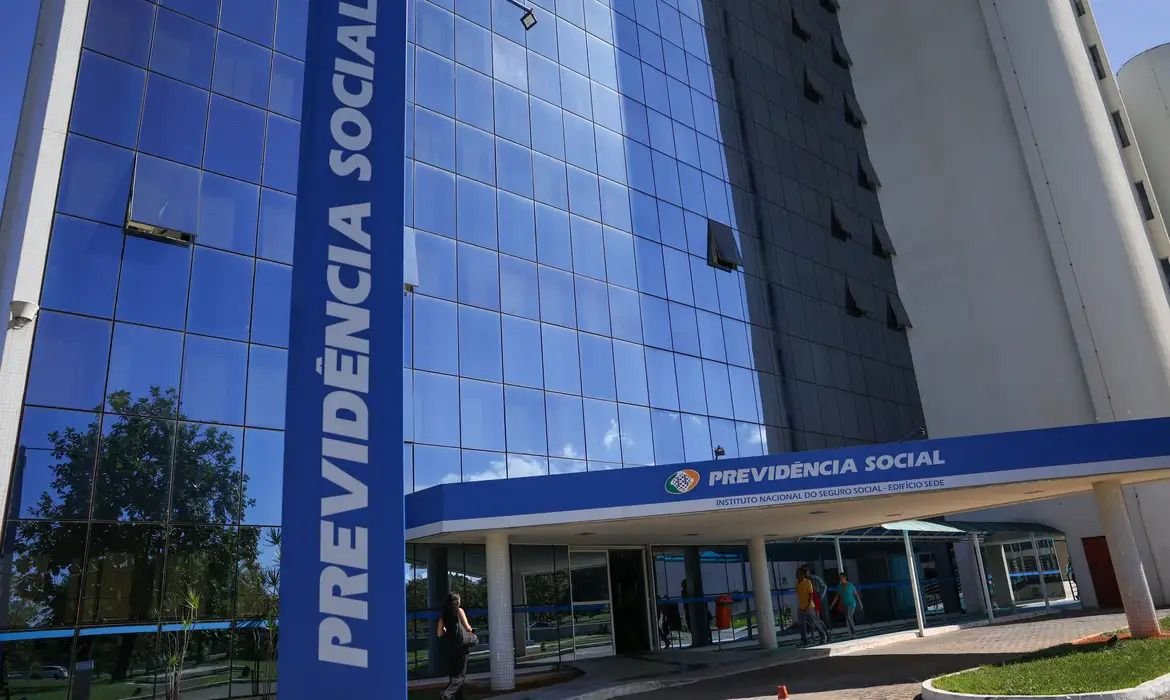 Previsão de gastos do INSS para 2027 é reduzida em R$ 5 bilhões