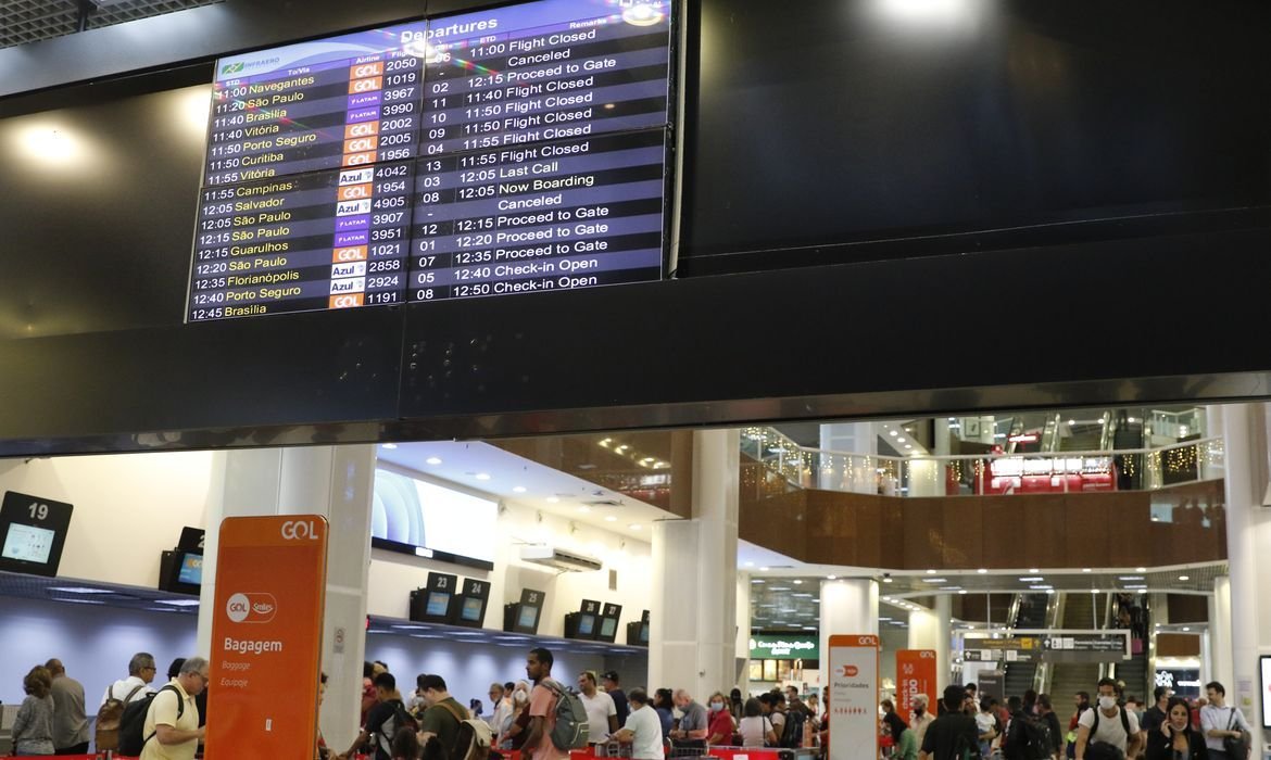 Aeroporto Santos Dumont retoma operações após acidente com jatinho