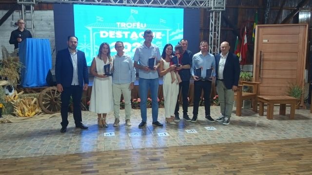 Guaraciaba homenageia 77 empreendedores com Troféu Destaque