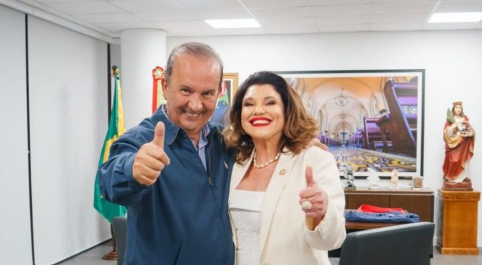 Jorginho Mello se licencia do cargo de governador para campanha em SC
