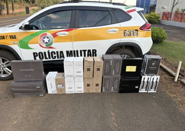 Motorista com CNH cassada é flagrado transportando 142 garrafas de vinho em Palma Sola