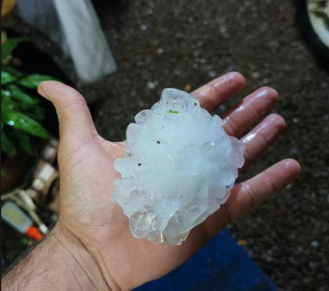 Granizo gigante causa pânico e destruição no Extremo Oeste de SC
