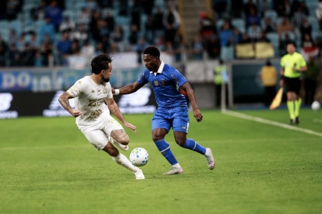 Grêmio vence Chapecoense de virada e se prepara para Gre-Nal decisivo