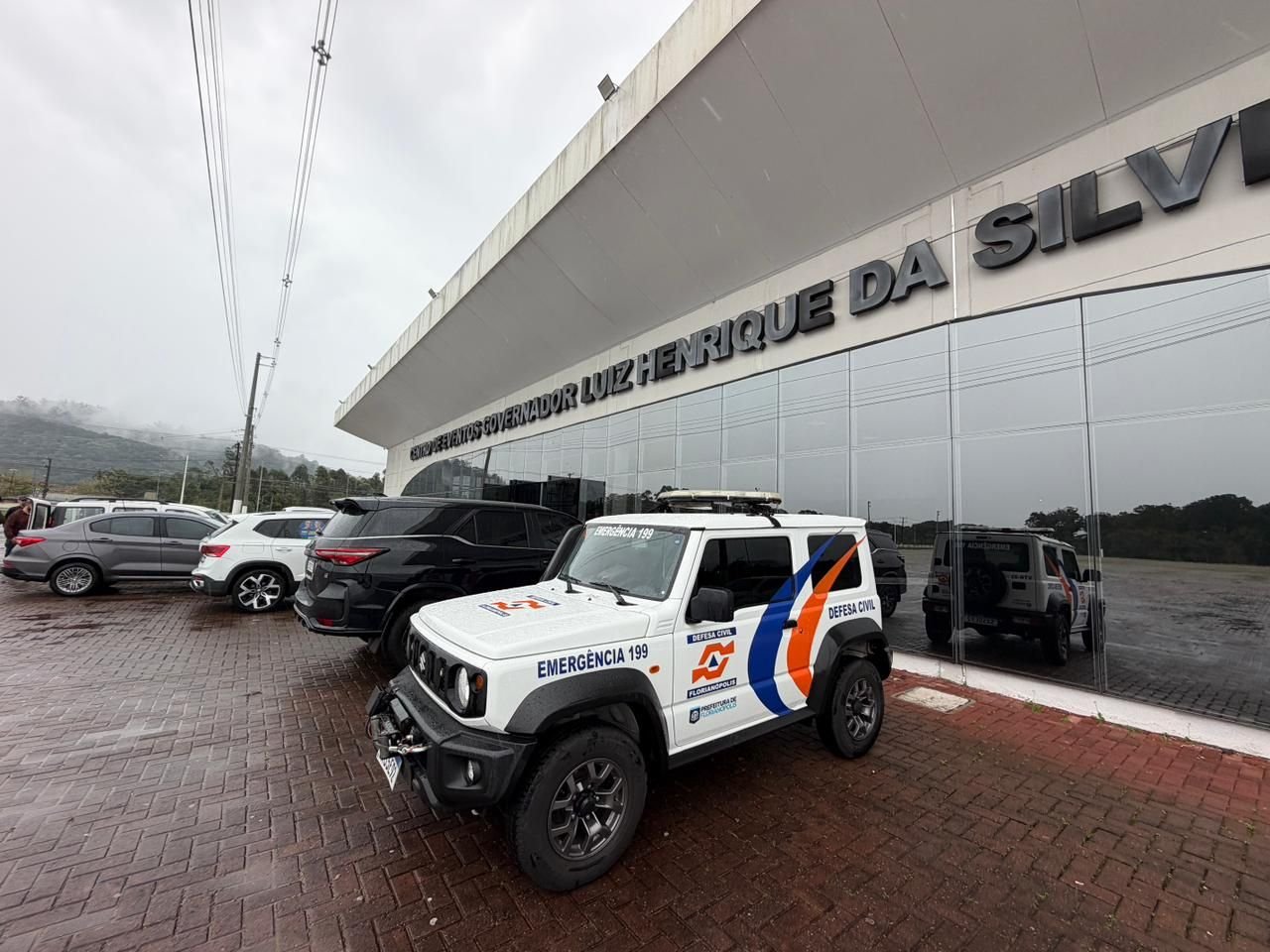 Florianópolis inicia entrega de telhas para imóveis danificados pelo granizo
