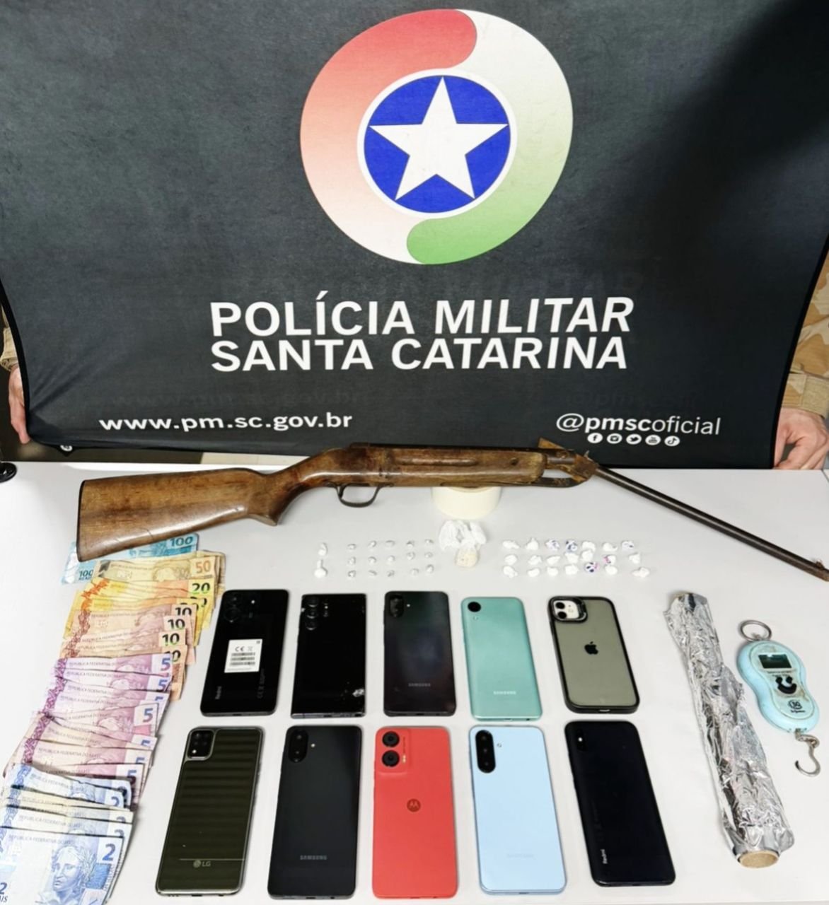 Polícia Militar prende três homens e apreende adolescente por tráfico em Xanxerê