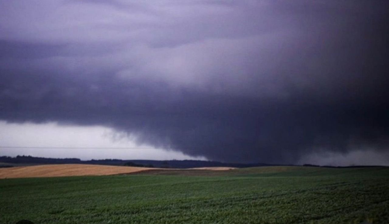 Defesa Civil investiga possível passagem de tornado em Campo Erê, SC