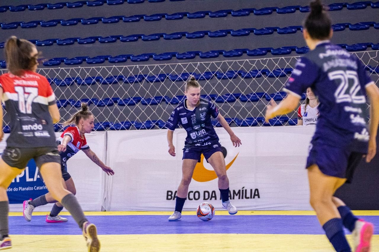 Caroline Thomaz, de Chapecó, é convocada para o Sul-Americano Sub-20 de Futsal