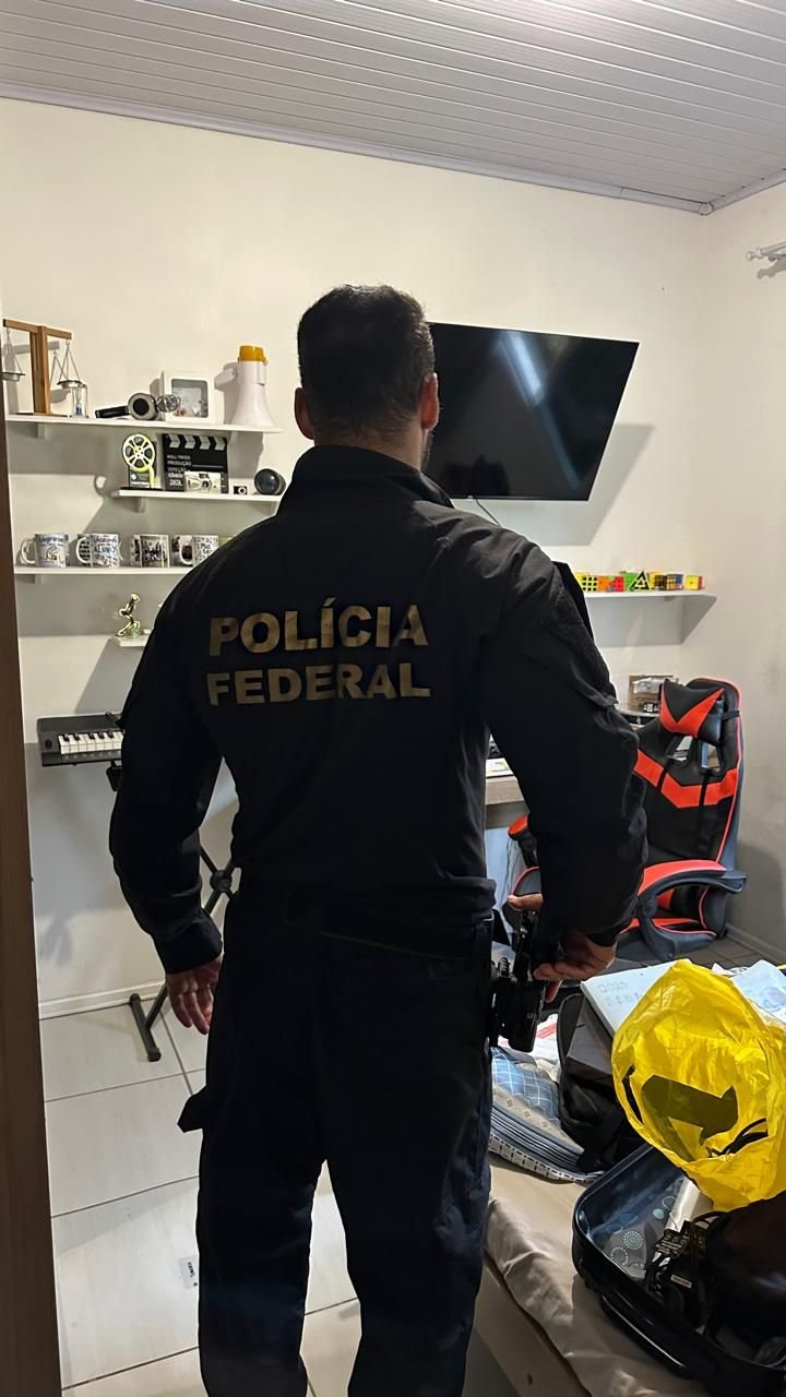 PF prende homem por compartilhamento de material de abuso sexual infantojuvenil em SC