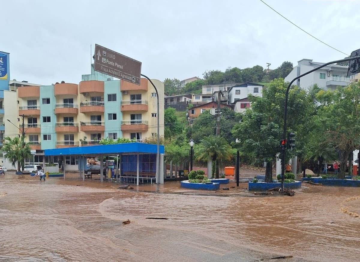 Nove municípios do Oeste de SC decretam emergência após tempestades e granizo