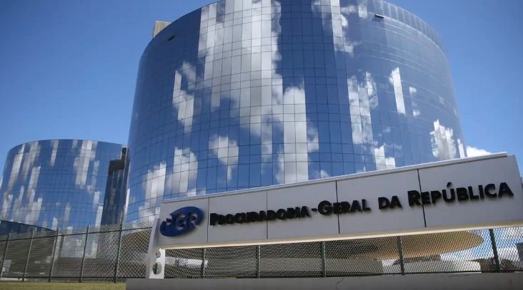 Mendonça dá cinco dias para PGR explicar citações a Moraes e Gonet em relatório da PF
