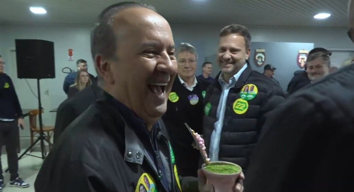 Jorginho Mello visita clube de tênis e almoça com apoiadores no Norte de SC