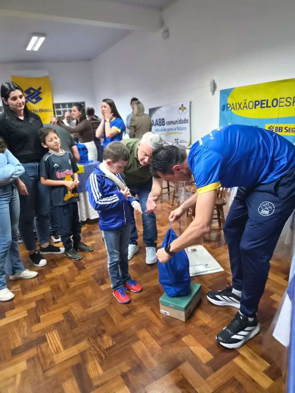 Alunos do Programa AABB Comunidade recebem kits educacionais em São Miguel do Oeste