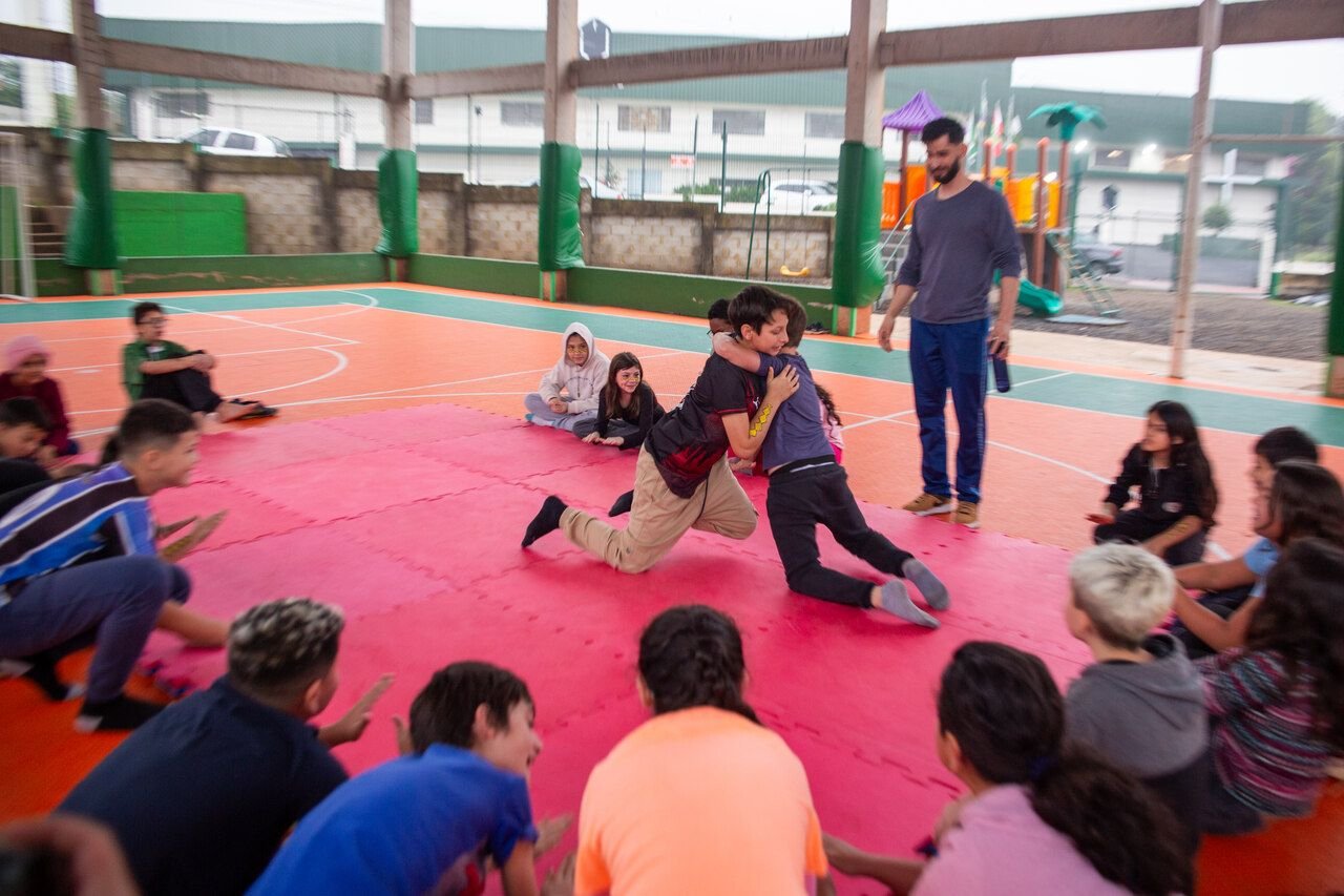 Estudantes de Chapecó aprendem sobre cultura indígena com luta tradicional