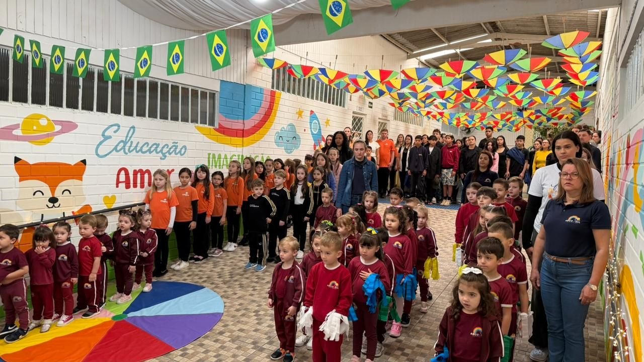 Semana da Pátria reúne comunidade escolar em solenidade na Escola Arco-Íris em Xanxerê