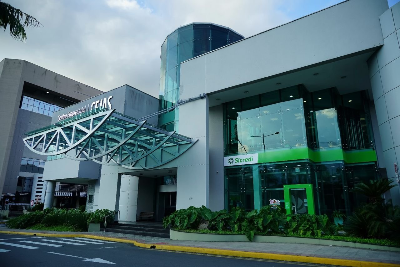 Entidades do Vale do Itapocu promovem encontros com candidatos em Jaraguá do Sul