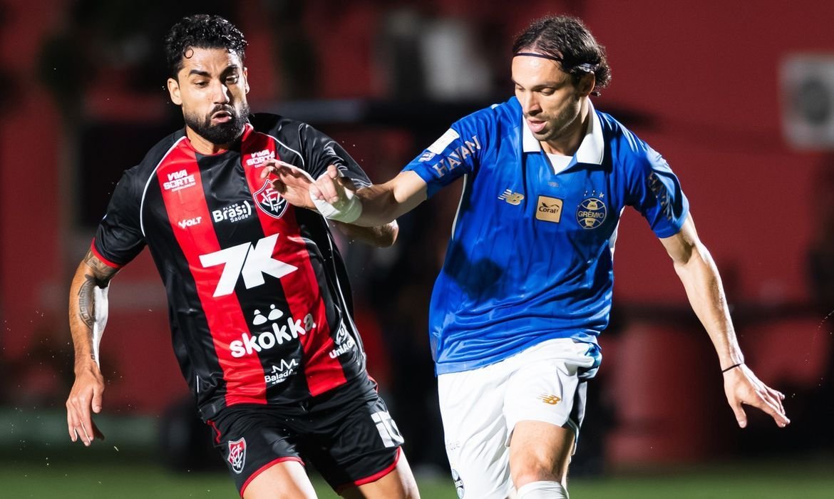 Vitória vence o Grêmio e se distancia da zona de rebaixamento no Brasileirão