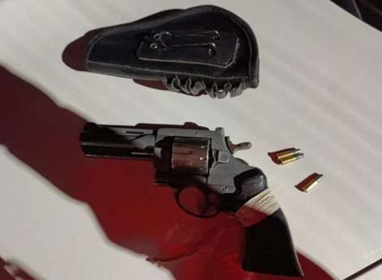 Homem é preso com arma após ameaçar pessoas durante evento em Galvão