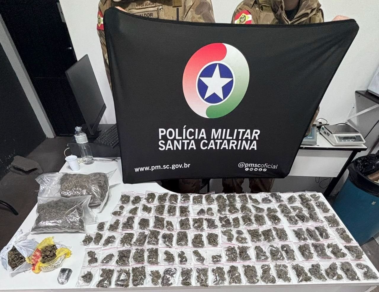 PM apreende mais de 1,3 kg de drogas em Chapecó