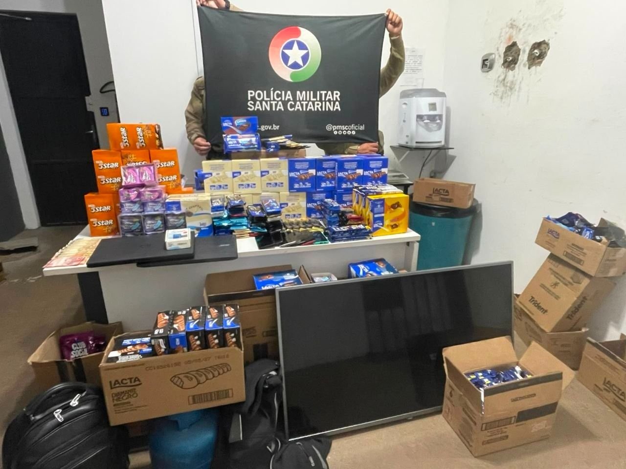 Homem é preso por furto de carga de doces em Chapecó
