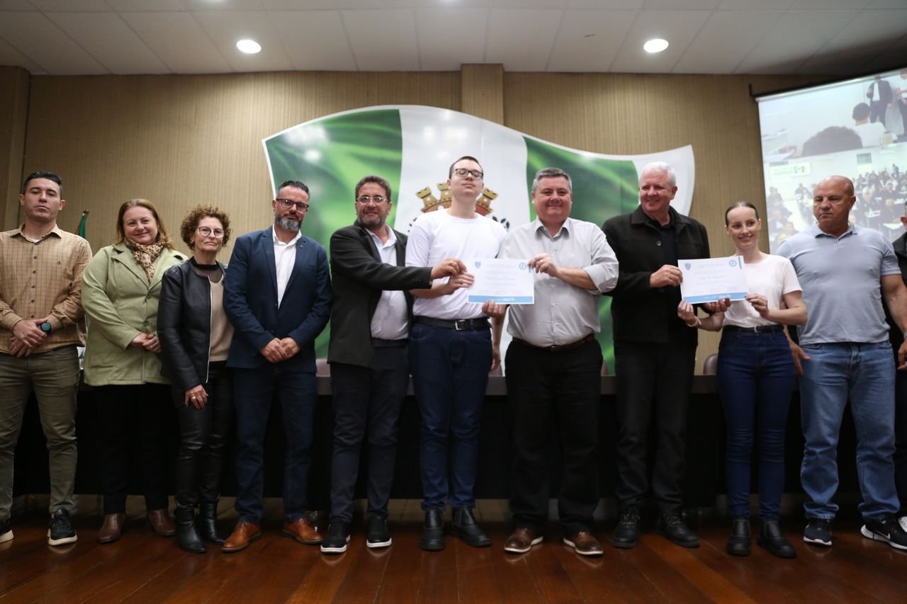 Chapecó forma 83 monitores de segurança escolar após curso de 200 horas