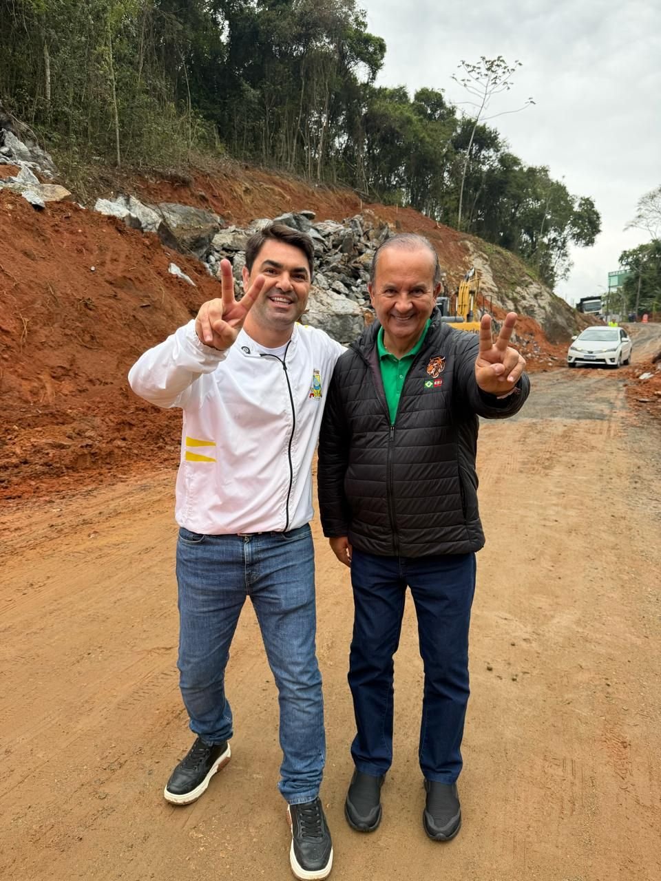 Jorginho Mello visita obras do Morro do Encano em Itapema
