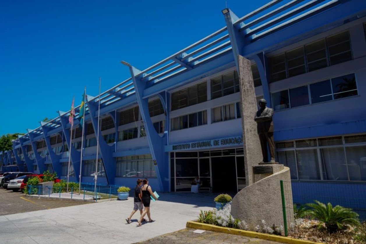 Pacto pela Educação premia escolas com destaque no Ideb em SC