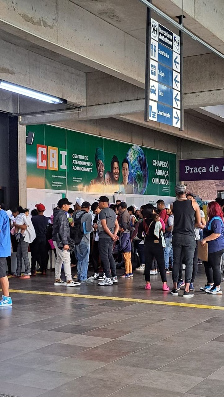 Prefeitura de Chapecó e Polícia Federal renovam parceria para atendimento a migrantes