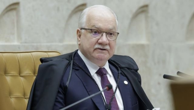 Fachin suspende decisões sobre cúpula da PF e convoca sessão extraordinária do STF