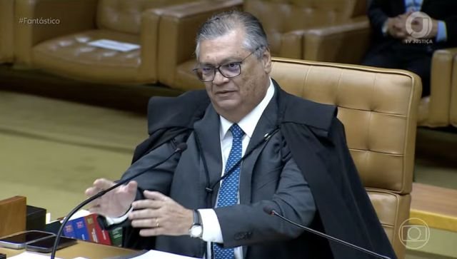 Dino retira sigilo de operação sobre financiamento de filme sobre Jair Bolsonaro
