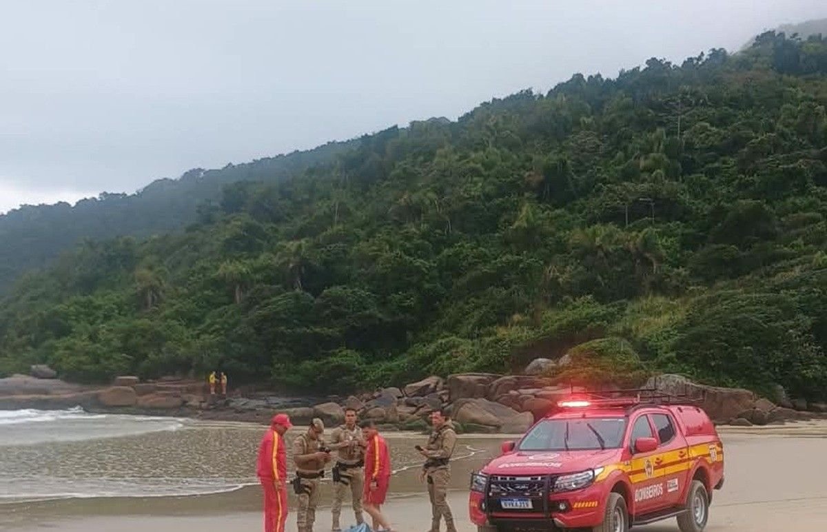 Corpo de mulher é encontrado na Praia Brava, em Florianópolis