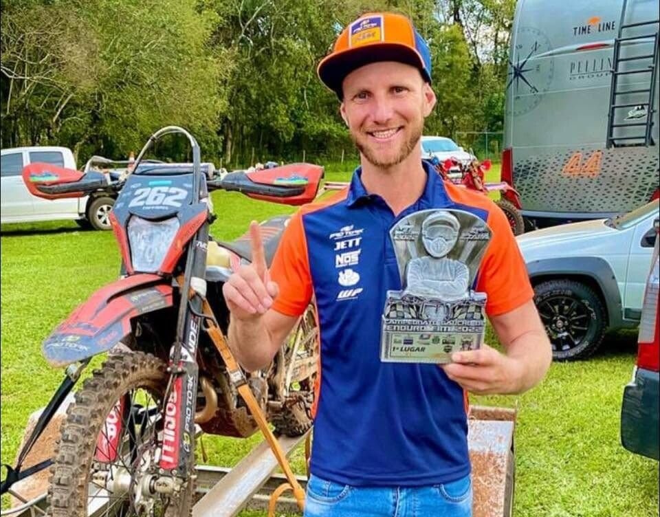 Piloto de motocross morre em acidente de trabalho em Caxambu do Sul